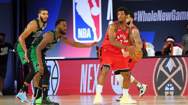 קייל לאורי (צילום: Jesse D. Garrabrant/NBAE via Getty Images)