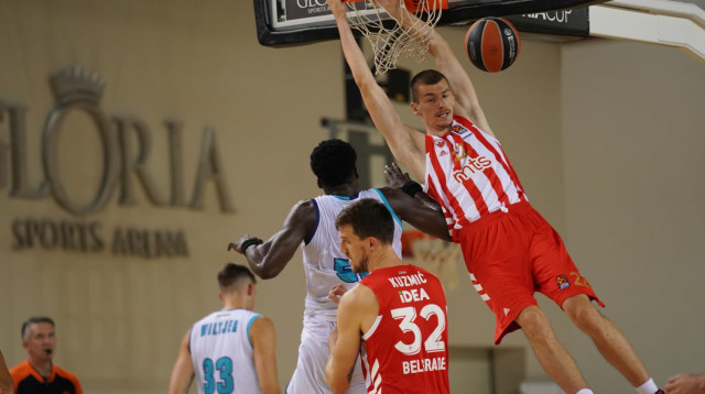 בורישה סימאניץ’ (צילום: האתר הרשמי של הכוכב האדום)