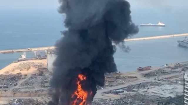 שריפת ענק בביירות (צילום: רשתות ערביות)