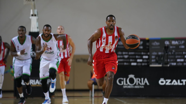 ג’ורדן לויד (צילום: הטוויטר הרשמי של הכוכב האדום)