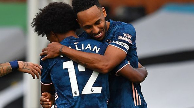 פייר-אמריק אובמיאנג ו-וויליאן חוגגים (צילום: BEN STANSALL/POOL/AFP via Getty Images)