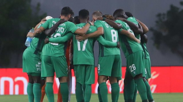 שחקני הפועל כפר סבא (צילום: דני מרון)