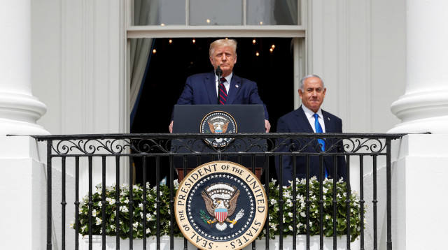 טראמפ ונתניהו בחתימת ההסכמים בבית הלבן (צילום: REUTERS/Tom Brenner)