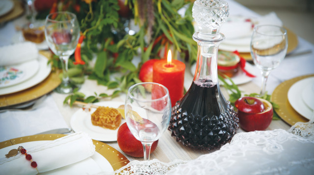 שולחן ראש השנה, אילוסטרציה (צילום: הדס פרוש, פלאש 90)