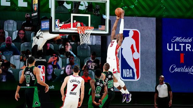 באם אדבאיו (צילום: Jesse D. Garrabrant/NBAE via Getty Images)