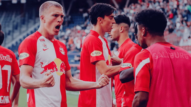 שחקני זלצבורג חוגגים (צילום: רד בול זלצבורג, האתר הרשמי)