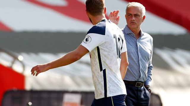 ז’וזה מוריניו, הארי קיין (צילום: ANDREW BOYERS/POOL/AFP via Getty Images)