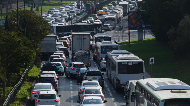 פקקים באלוף שדה (צילום: אבשלום ששוני)