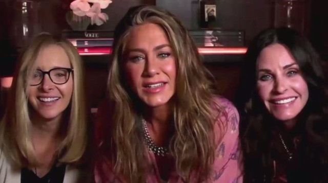 קורטני קוקס, ג'ניפר אניסטון, ליסה קודרו (צילום: צילום מסך)