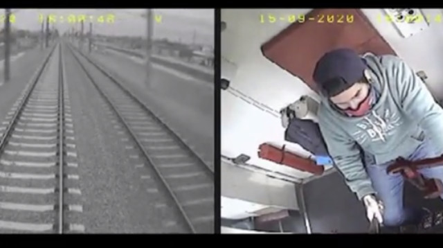 בן 3 ניצל מרכבת ברגע האחרון (צילום: צילום מסך: רויטרס)