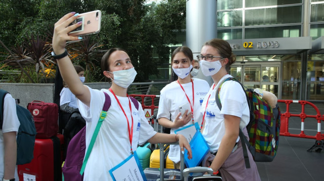 תלמידי מחזור "כתר" של תוכנית נעל"ה (צילום: דוברות משרד החינוך)