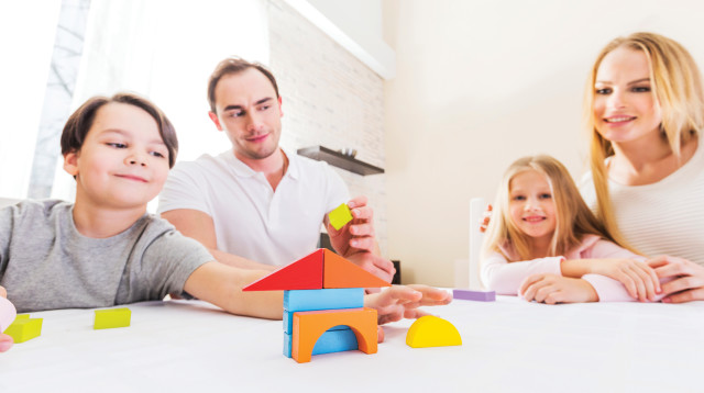 משפחה בסגר (צילום: אינג אימג')