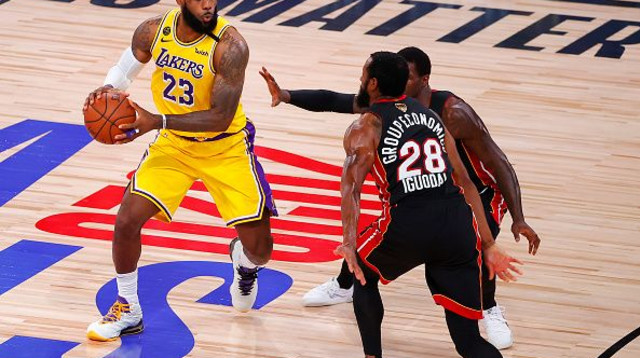 אנדרה איגודלה, לברון ג’יימס (צילום: Kevin C. Cox/Getty Images)