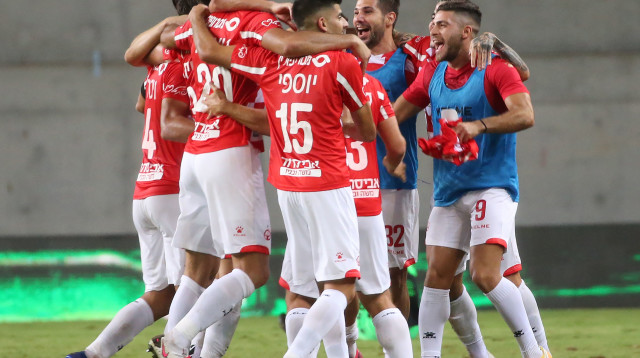 שחקני הפועל באר שבע (צילום: אודי ציטיאט)