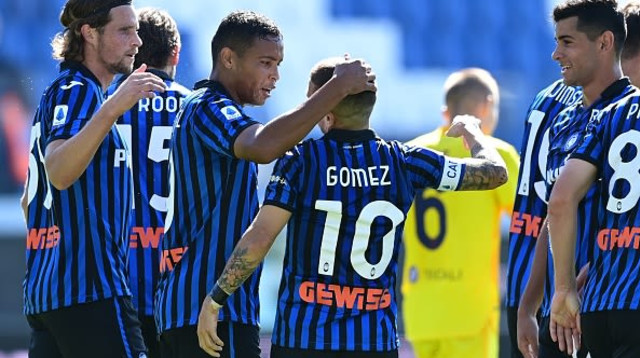 שחקני אטאלנטה חוגגים (צילום: MIGUEL MEDINA / Contributor)