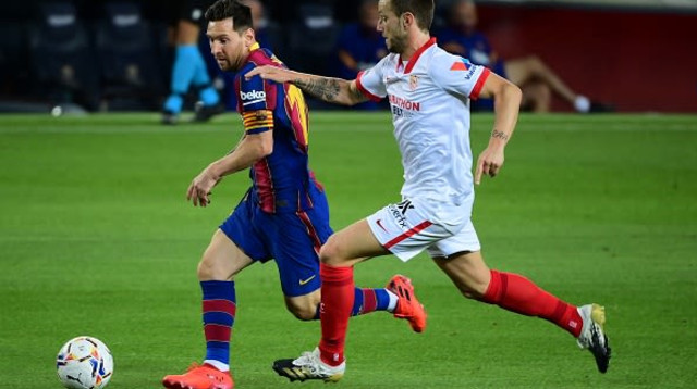 איבן ראקיטיץ’, ליאו מסי (צילום: LLUIS GENE/AFP via Getty Images)