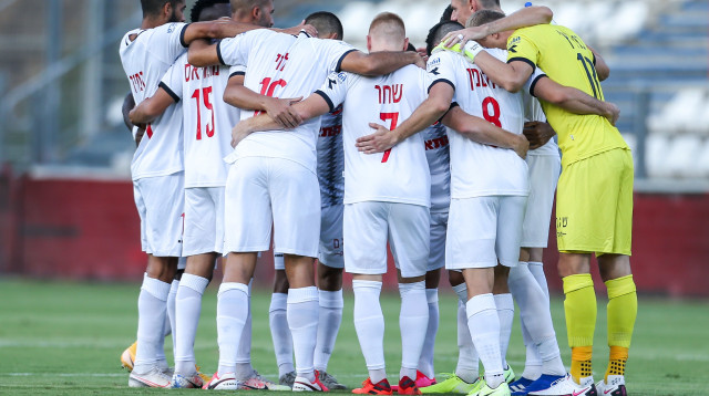 שחקני הפועל חיפה. חוששים מיציאה לחל”ת (צילום: )