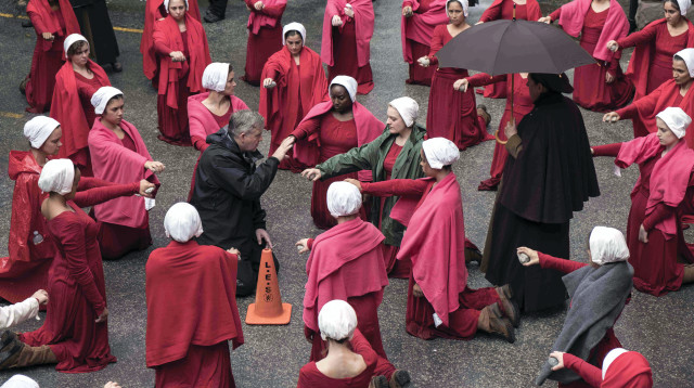 מתוך העונה ה-2 של סיפורה של שפחה (צילום: באדיבות HOT)