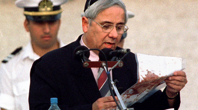 איתן הבר בהלוויתו של יצחק רבין ז"ל (צילום: רויטרס)