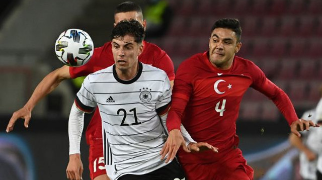 קאי האברץ מול מליח דמיראל (צילום: Federico Gambarini/picture alliance via Getty Imag)