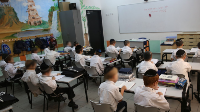 תלמידים חרדים (למצולמים אין קשר לנאמר בכתבה) (צילום: נתי שוחט, פלאש 90)