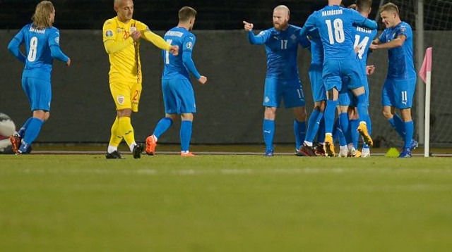 שחקני נבחרת איסלנד חוגגים (צילום: HARALDUR GUDJONSSON/AFP via Getty Images)