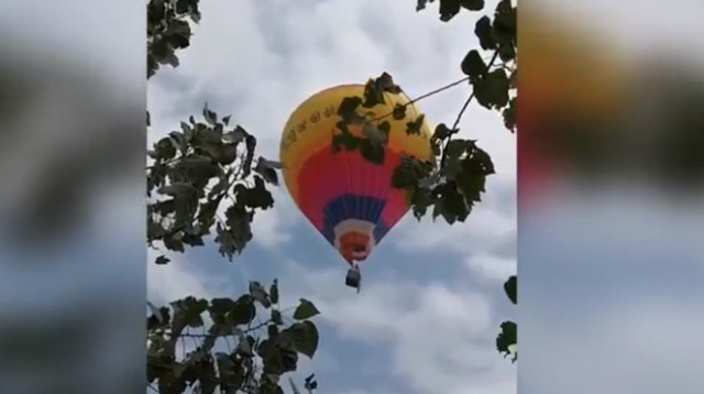 הכדור פורח ממנו נפל הסטודנט הצעיר (צילום: צילום מסך)