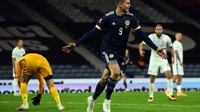 לינדון דייקס חוגג (צילום: ANDY BUCHANAN/AFP via Getty Images)