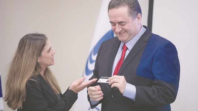 השר ישראל כ"ץ וקרן טרנר אייל (צילום: נועם ריבקין, פלאש 90)