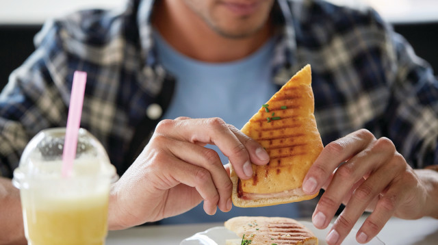 אכילה (צילום: אינג אימג')