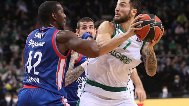 ז’ופרי לוברן מולבראיינט דאנסטון (צילום: Alius Koroliovas/Euroleague Basketball via Getty I)