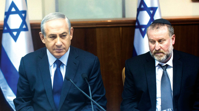 בנימין נתניהו, אביחי מנדלבליט  (צילום: יונתן זינדל, פלאש 90)