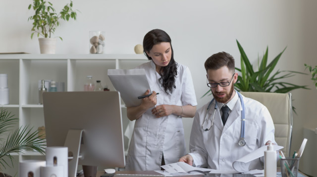 שני רופאים, אילוסטרציה (צילום: ingimage ASAP)