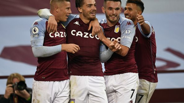 שחקני אסטון וילה חוגגים (צילום: Peter Powell/PA Images via Getty Images)