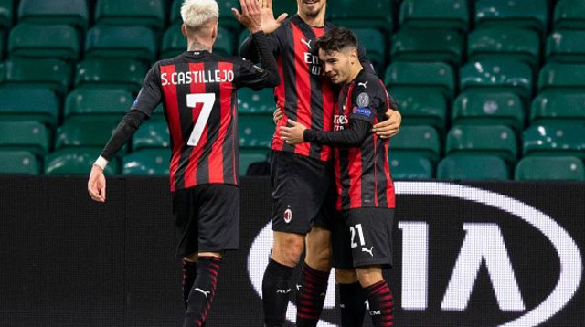 שחקני מילאן חוגגים (צילום: Craig Foy/SNS Group via Getty Images)
