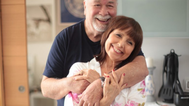 יהודה ברקן וניצה שאול בסרט אהבה בשלייקס (צילום: רפי דלויה)