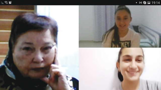 ג'ודי קלמן מקנדה עם התלמידות אביב עטר וטופז סגרון (צילום: אביב עטר)