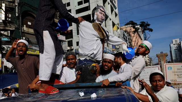 הפגנות בבנגלדש נגד מקרון (צילום: רויטרס)