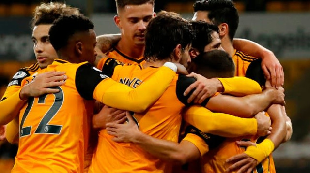 שחקני וולבס חוגגים (צילום: ANDREW BOYERS/POOL/AFP via Getty Images)