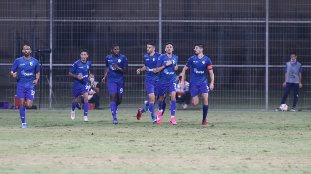 שחקני הפועל קריית שמונה חוגגים (צילום: שלומי גבאי)