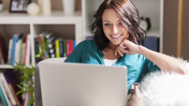 עבודה מהבית (צילום: FREEPIK)