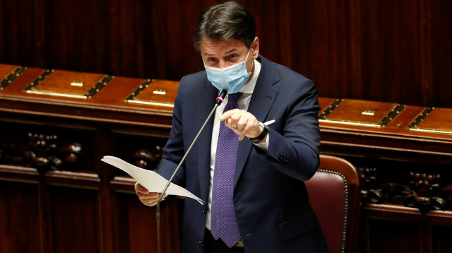 במהלך דיון בפרלמנט המקומי (צילום: REUTERS/Remo Casilli)