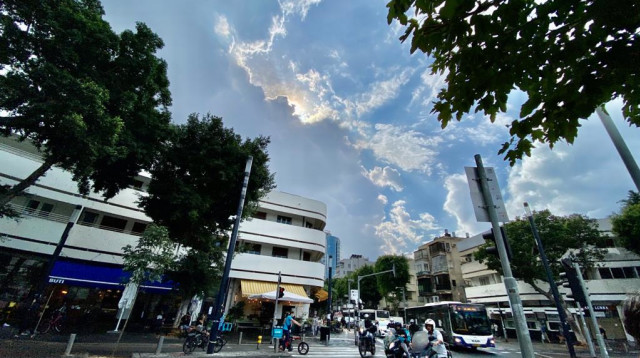 תל אביב אחרי האובך (צילום: אבשלום ששוני)