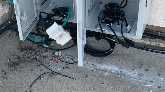 גנבת ציוד אינטרנט בתל שבע (צילום: פרטי)