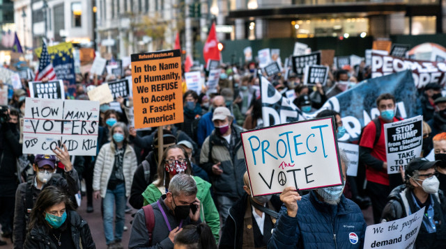 מחאות בניו יורק על הבחירות בארה"ב (צילום: REUTERS/Jeenah Moon)