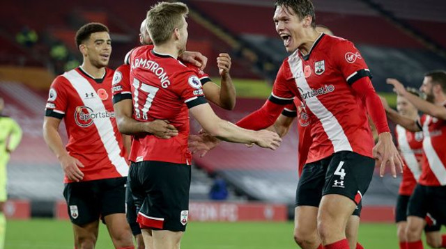 שחקני סאות’המפטון חוגגים (צילום: Robin Jones/Getty Images)