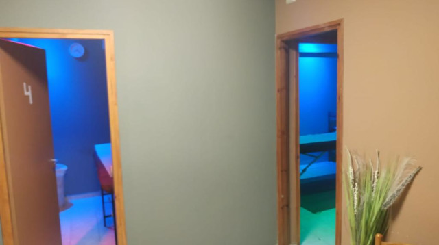 בית הבושת בנשר (צילום: דוברות המשטרה)