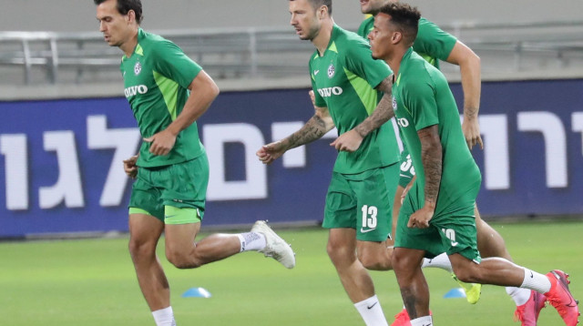 שחקני מכבי חיפה (צילום: דני מרון)