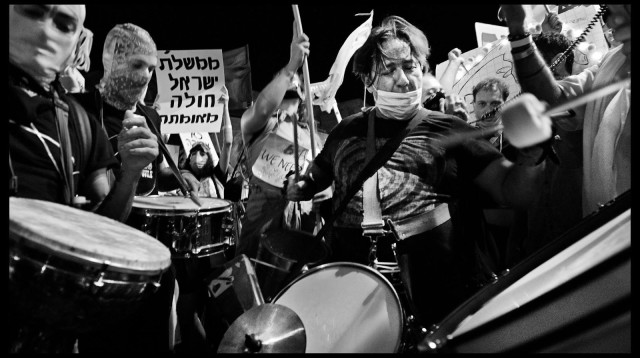 חן צימבליסטה בהפגנה בבלפור (צילום: יוסי צבקר)