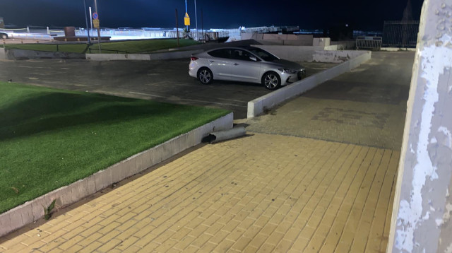 זירת נפילת מיירט של כיפת ברזל בבת ים (צילום: איחוד הצלה)